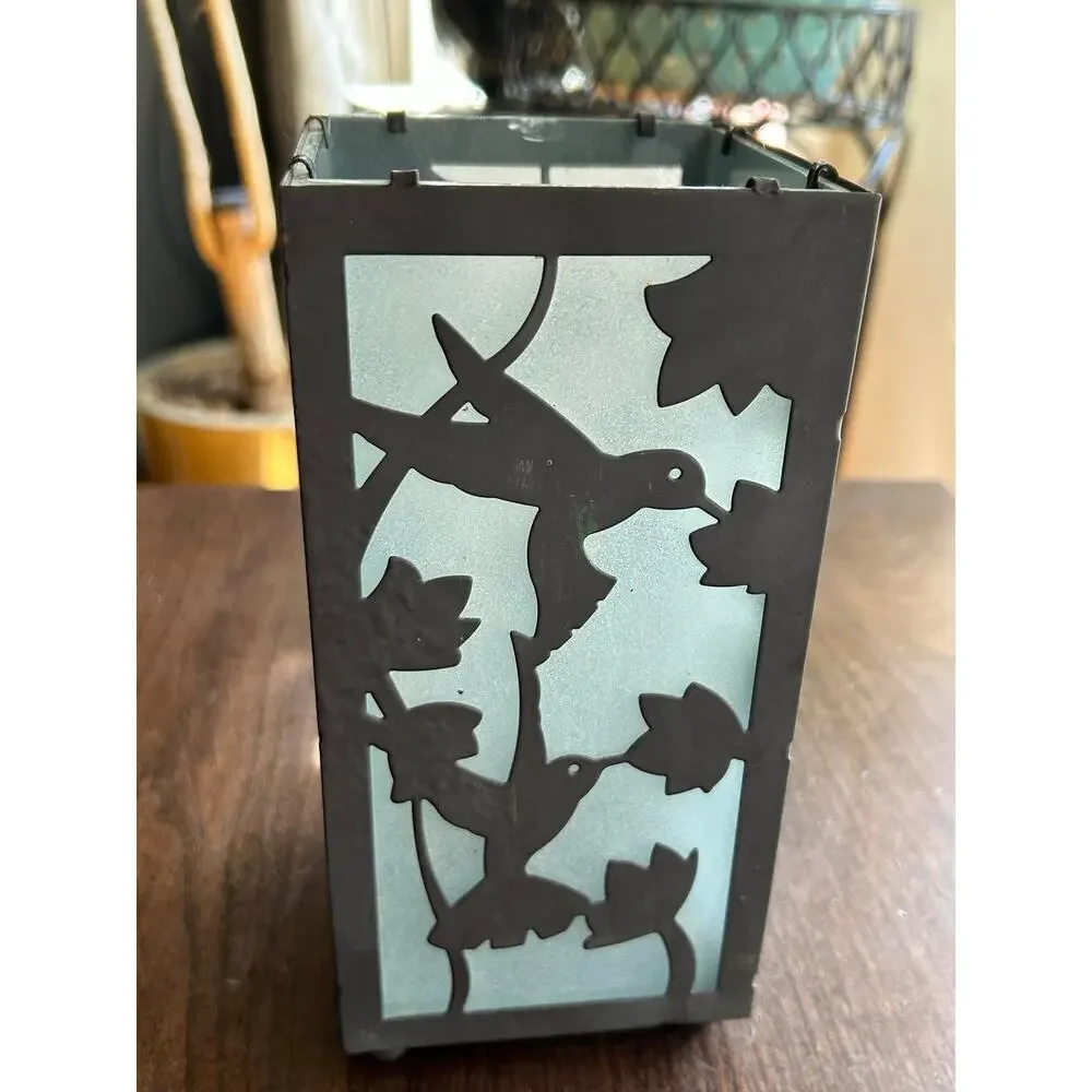Unbranded hummingbird candle